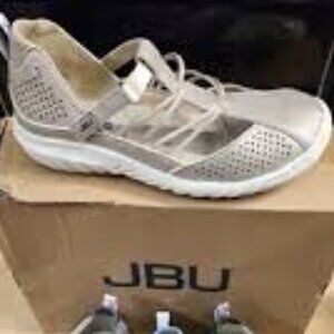 NIB- JBU BY JAMBU FIG CHAMPAGNE VEGAN SHOES